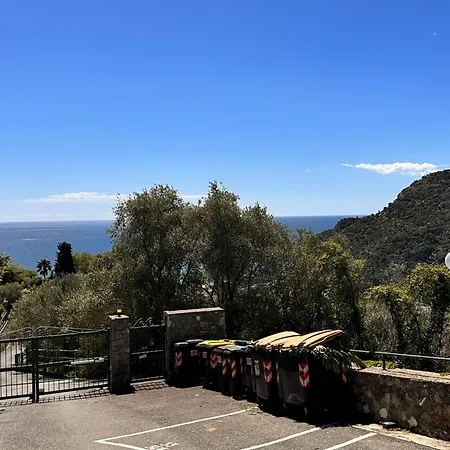Hostdomus - Phil House - Sea View & Pool
