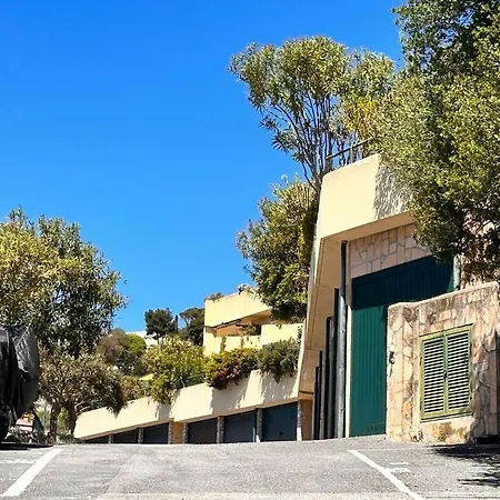Hostdomus - Phil House - Sea View & Pool Apartment