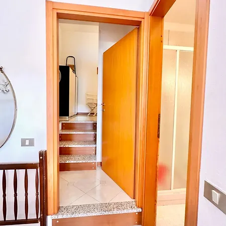 Hostdomus - Phil House - Sea View & Pool Apartment Finale Ligure